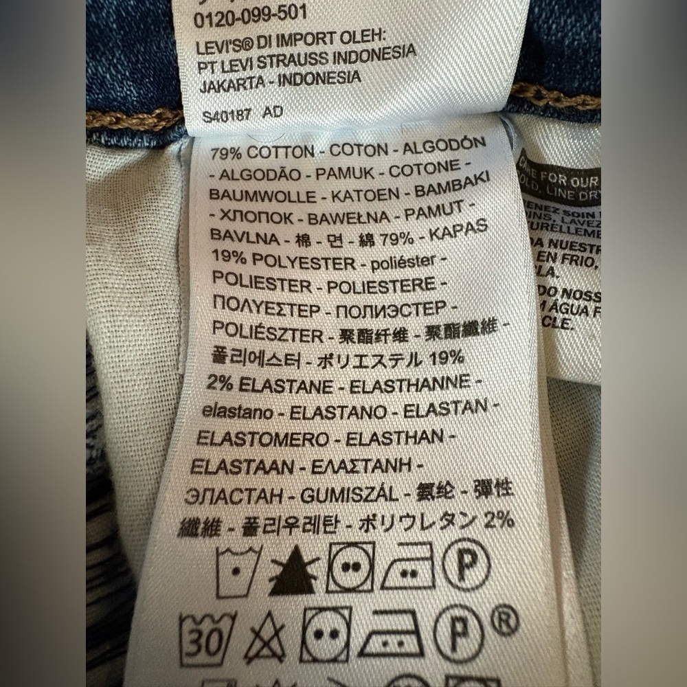 Women's Levi’s 711 Skinny Distressed Jeans - Picture 8 of 9